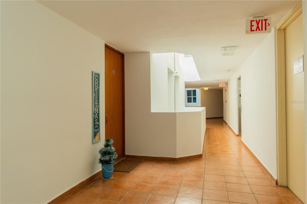 For Sale: $315,000 (2 beds, 2 baths, 983 Square Feet)