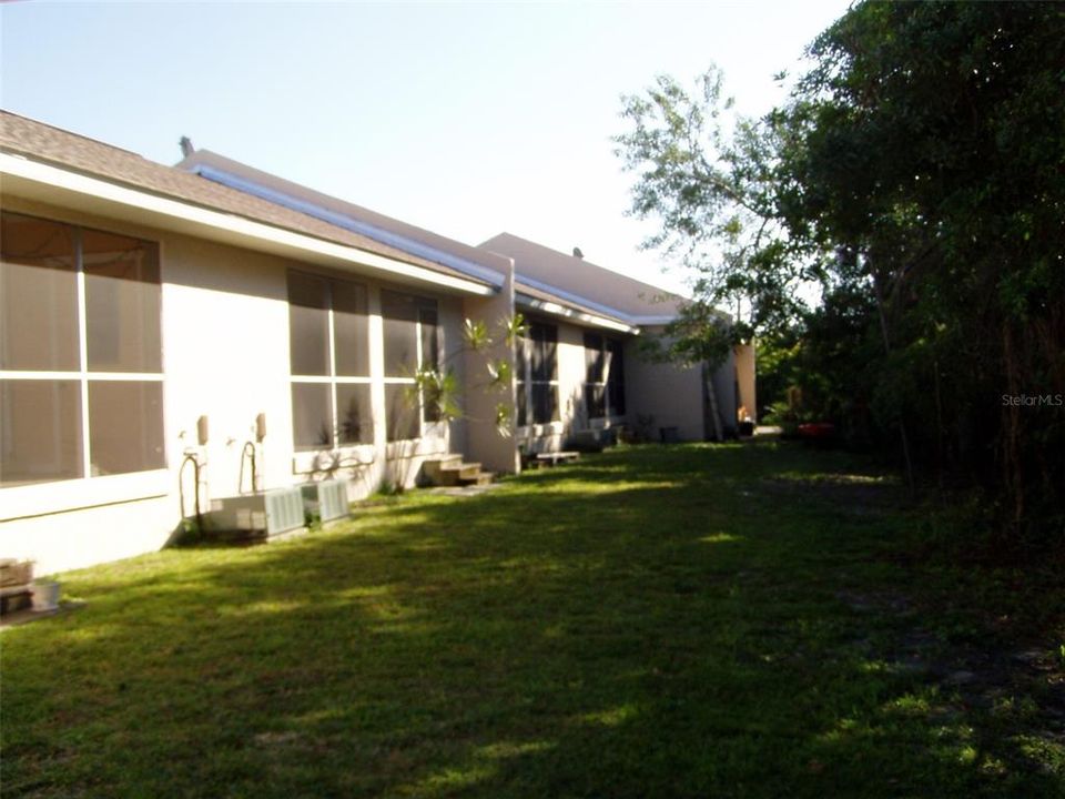 For Rent: $1,200 (2 beds, 2 baths, 748 Square Feet)