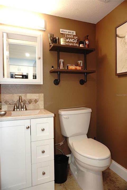 For Sale: $199,500 (2 beds, 1 baths, 842 Square Feet)