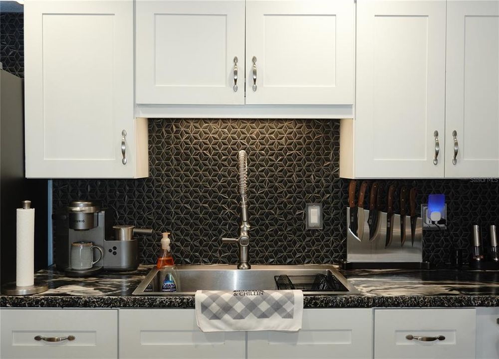 For Sale: $199,500 (2 beds, 1 baths, 842 Square Feet)