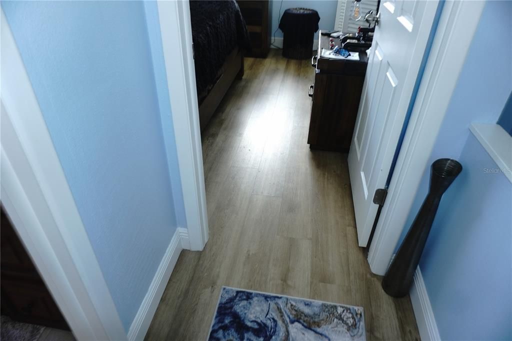 For Sale: $199,500 (2 beds, 1 baths, 842 Square Feet)