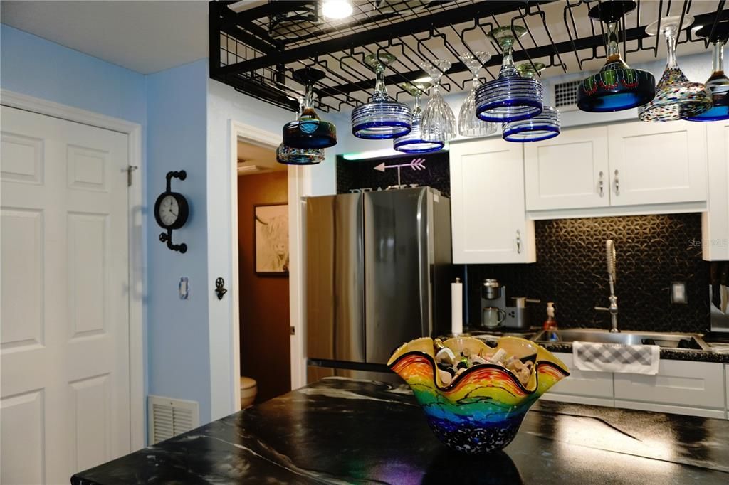 For Sale: $199,500 (2 beds, 1 baths, 842 Square Feet)