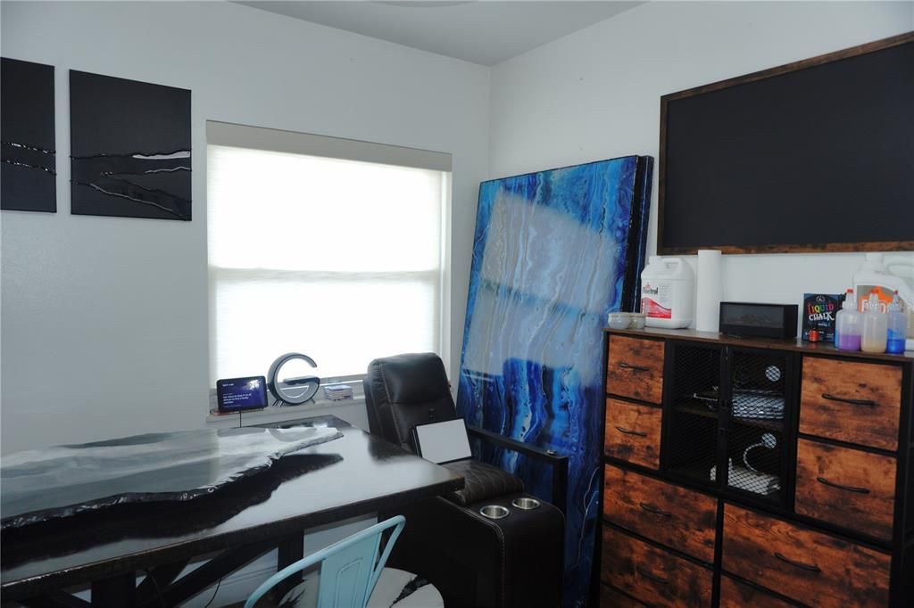 For Sale: $199,500 (2 beds, 1 baths, 842 Square Feet)