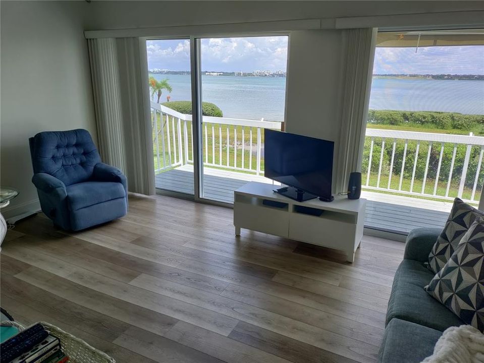 Под контрактом: $3,800 (2 спален, 2 ванн, 1118 Квадратных фут)