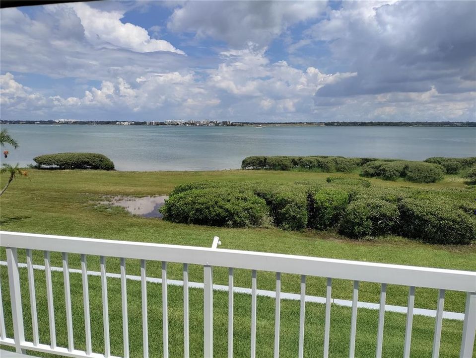 Под контрактом: $3,800 (2 спален, 2 ванн, 1118 Квадратных фут)