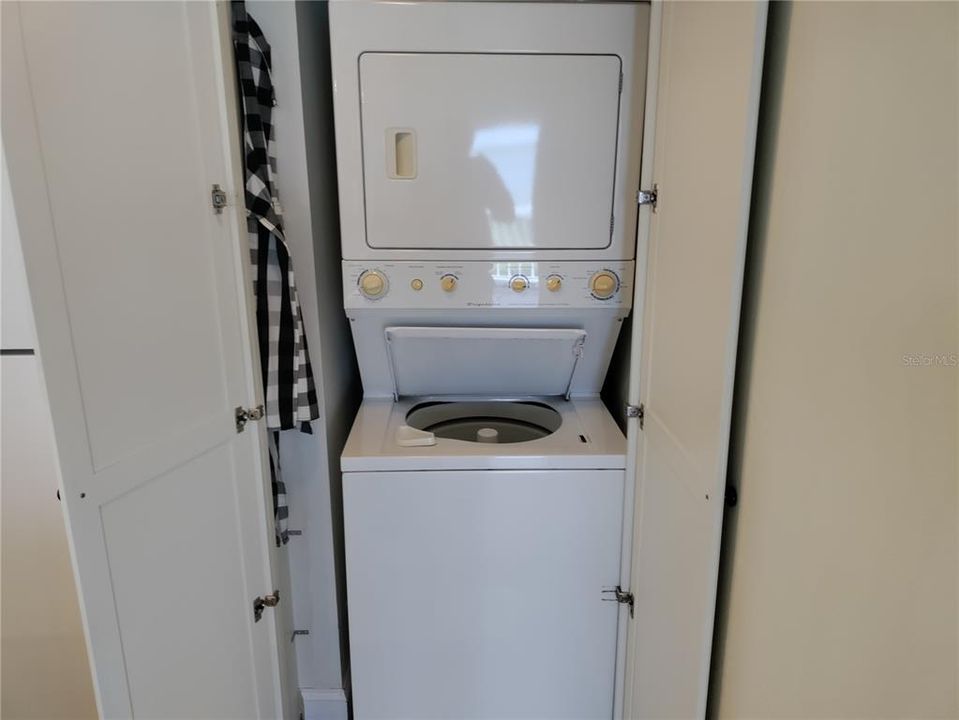 Под контрактом: $3,800 (2 спален, 2 ванн, 1118 Квадратных фут)