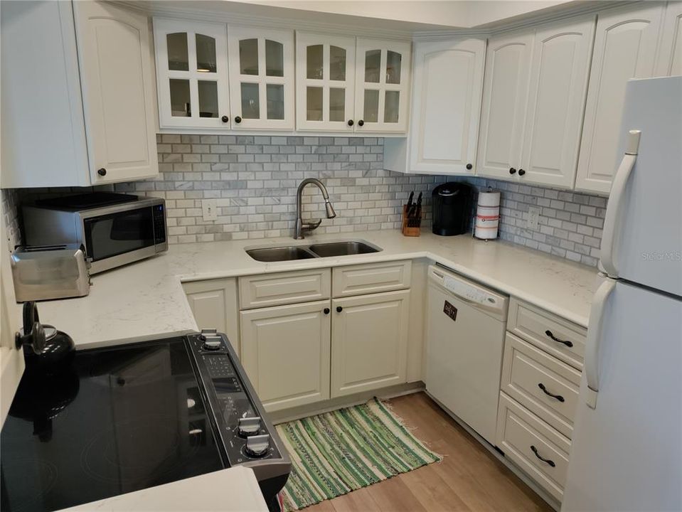 Под контрактом: $3,800 (2 спален, 2 ванн, 1118 Квадратных фут)