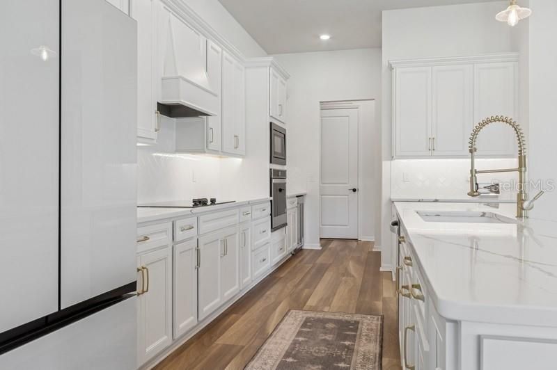 For Sale: $799,000 (4 beds, 3 baths, 2946 Square Feet)