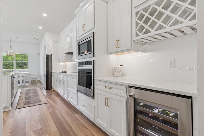 For Sale: $799,000 (4 beds, 3 baths, 2946 Square Feet)