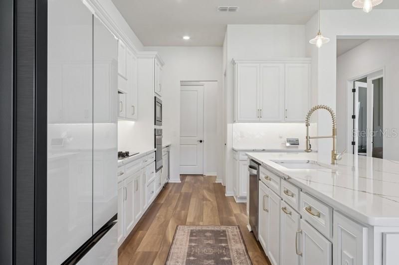 For Sale: $799,000 (4 beds, 3 baths, 2946 Square Feet)