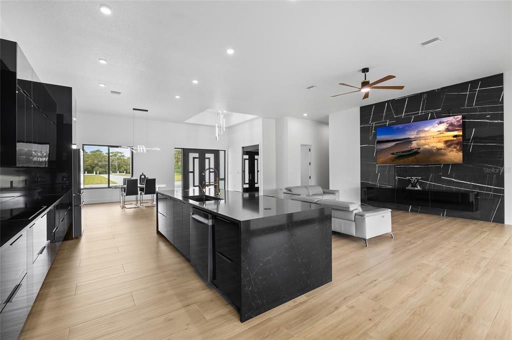 En Venta: $999,000 (3 camas, 2 baños, 2704 Pies cuadrados)