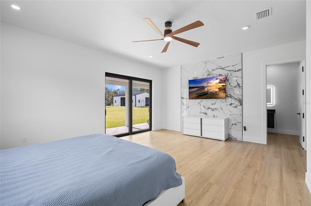 En Venta: $999,000 (3 camas, 2 baños, 2704 Pies cuadrados)