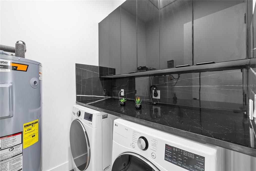 En Venta: $999,000 (3 camas, 2 baños, 2704 Pies cuadrados)