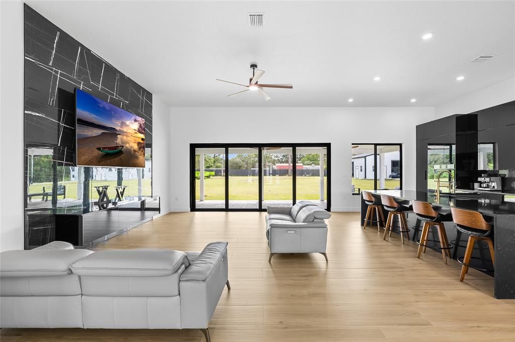 En Venta: $999,000 (3 camas, 2 baños, 2704 Pies cuadrados)