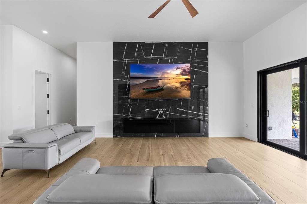 En Venta: $999,000 (3 camas, 2 baños, 2704 Pies cuadrados)