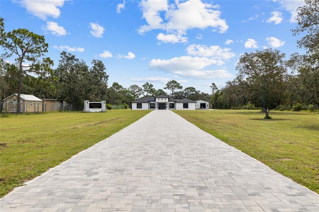 En Venta: $999,000 (3 camas, 2 baños, 2704 Pies cuadrados)