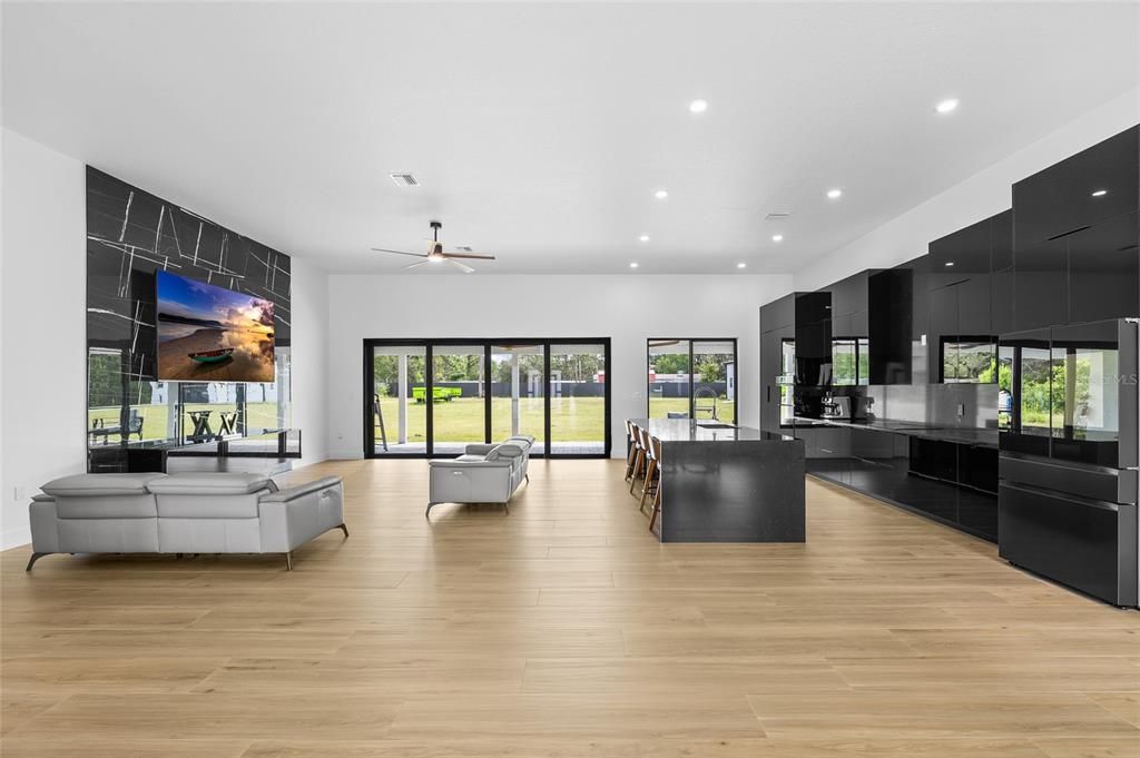 En Venta: $999,000 (3 camas, 2 baños, 2704 Pies cuadrados)