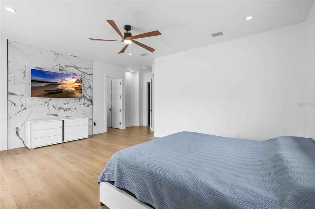 En Venta: $999,000 (3 camas, 2 baños, 2704 Pies cuadrados)