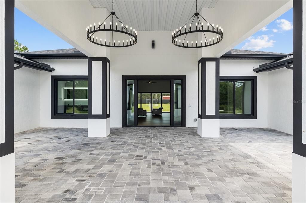 En Venta: $999,000 (3 camas, 2 baños, 2704 Pies cuadrados)