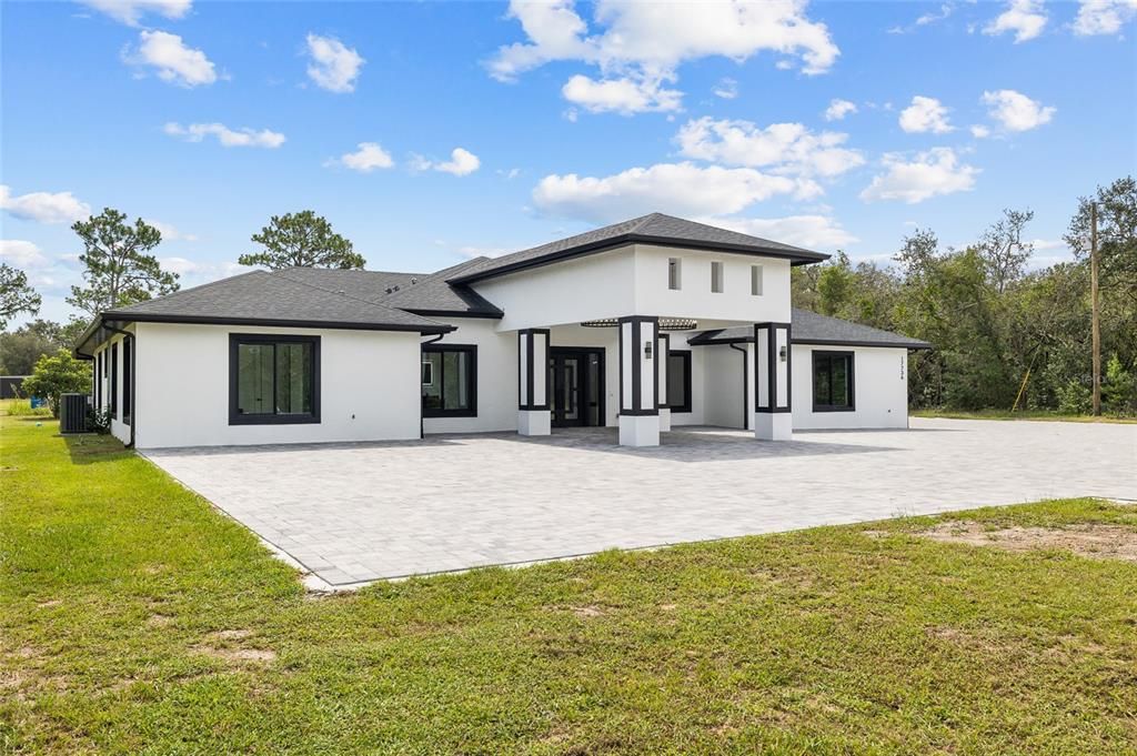 En Venta: $999,000 (3 camas, 2 baños, 2704 Pies cuadrados)