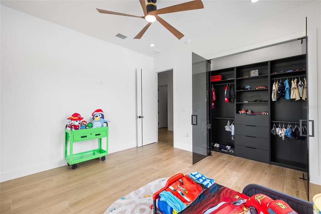 En Venta: $999,000 (3 camas, 2 baños, 2704 Pies cuadrados)