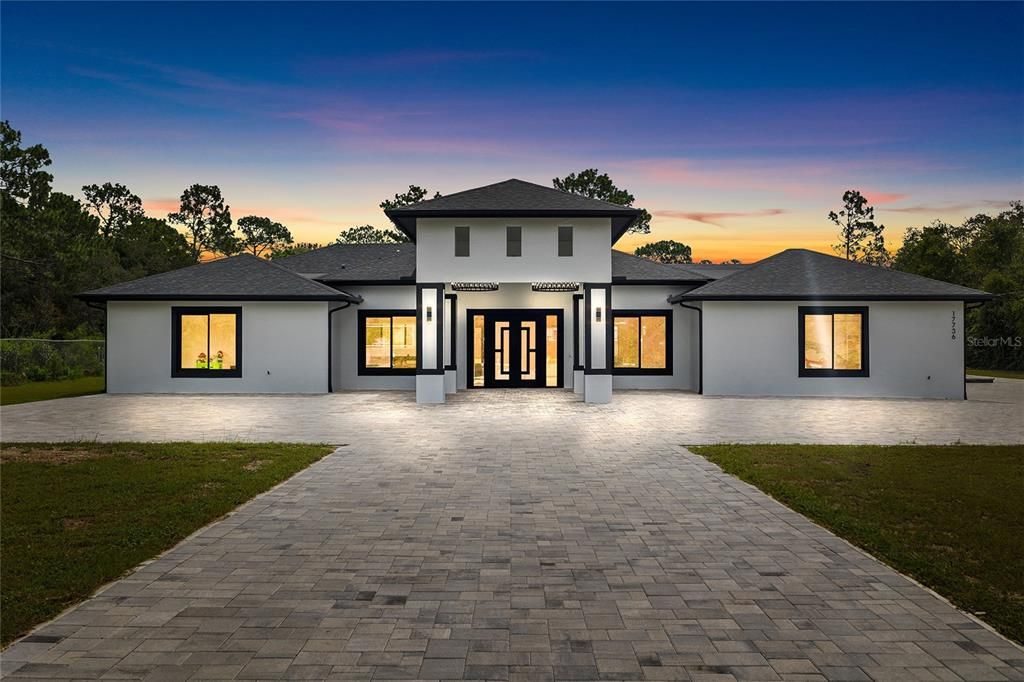 En Venta: $999,000 (3 camas, 2 baños, 2704 Pies cuadrados)