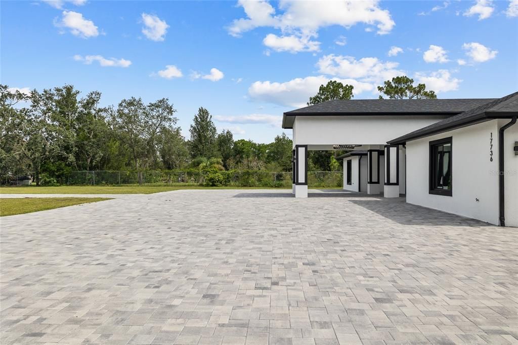 En Venta: $999,000 (3 camas, 2 baños, 2704 Pies cuadrados)