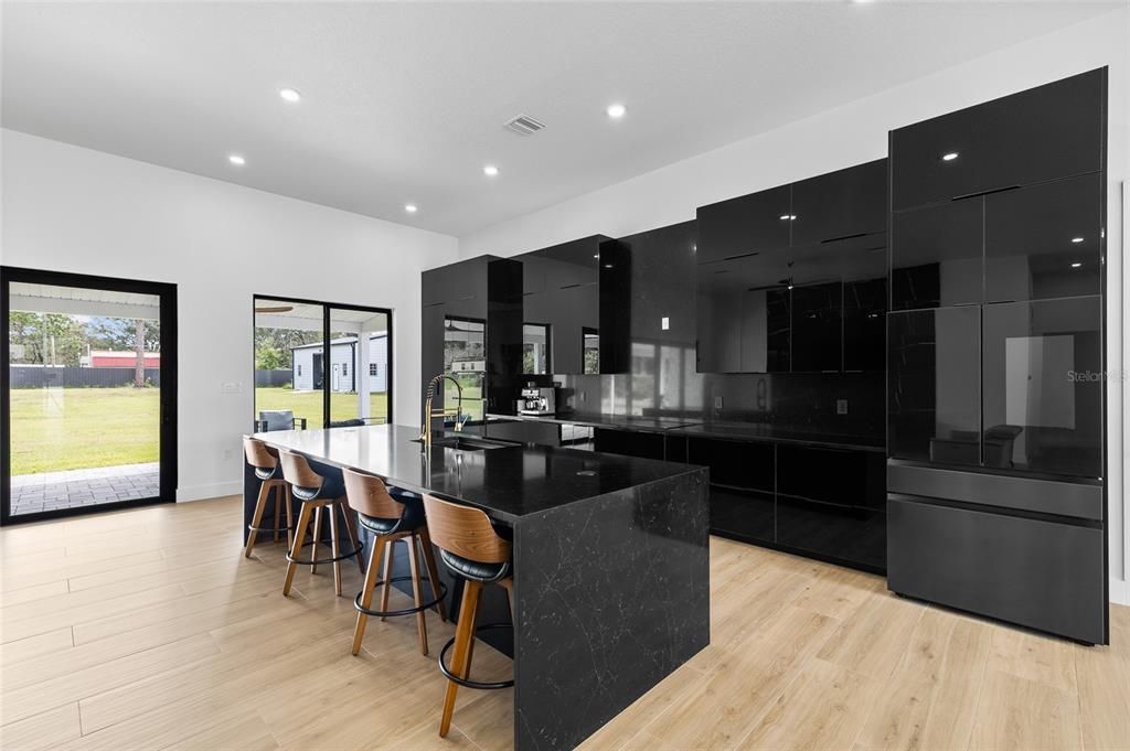 En Venta: $999,000 (3 camas, 2 baños, 2704 Pies cuadrados)