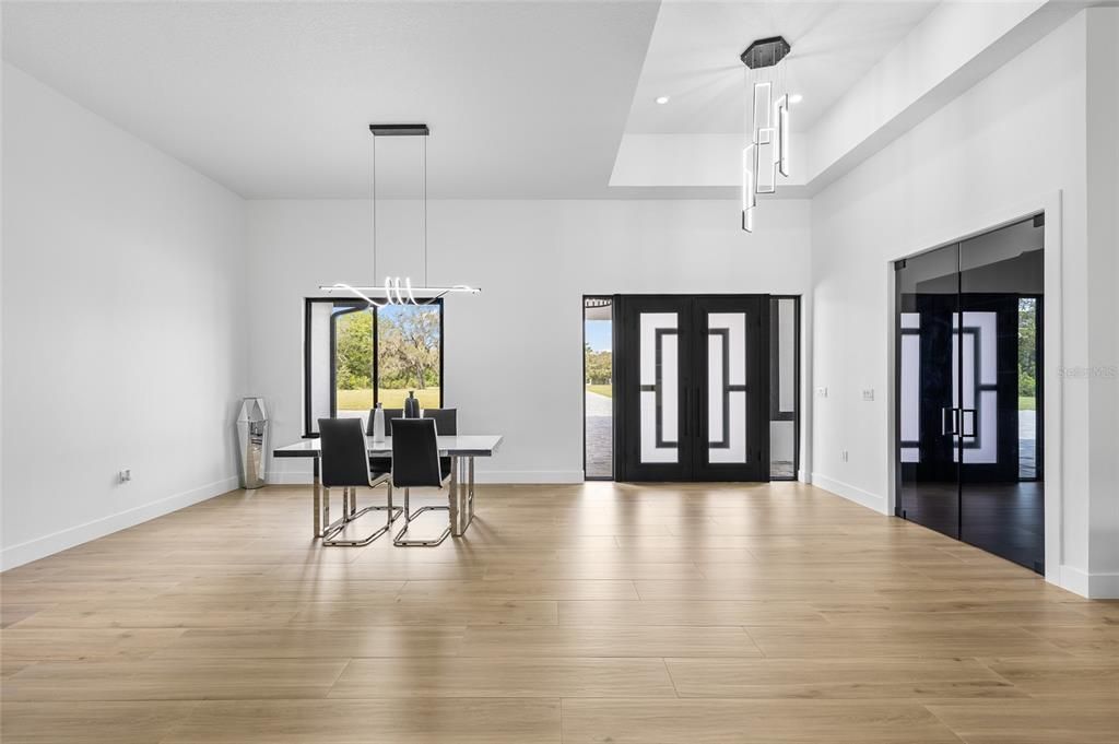 En Venta: $999,000 (3 camas, 2 baños, 2704 Pies cuadrados)