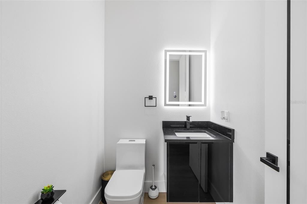 En Venta: $999,000 (3 camas, 2 baños, 2704 Pies cuadrados)