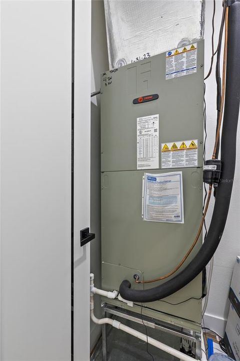 En Venta: $999,000 (3 camas, 2 baños, 2704 Pies cuadrados)