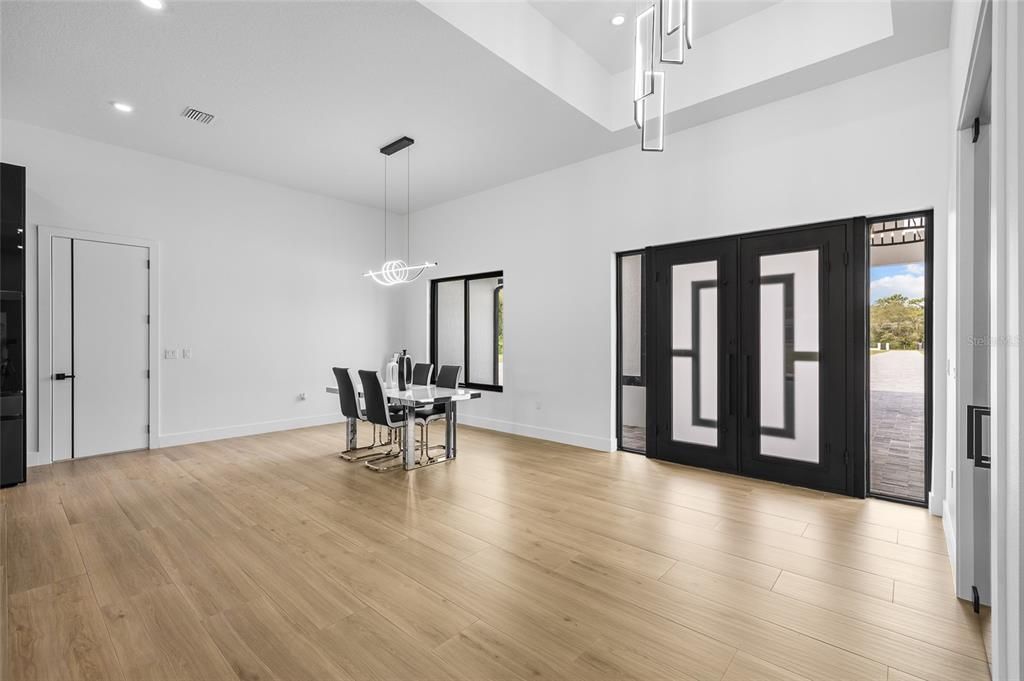 En Venta: $999,000 (3 camas, 2 baños, 2704 Pies cuadrados)