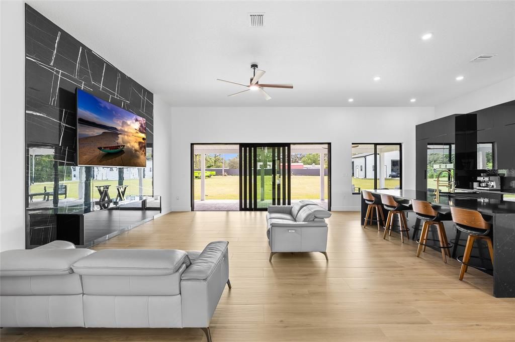 En Venta: $999,000 (3 camas, 2 baños, 2704 Pies cuadrados)