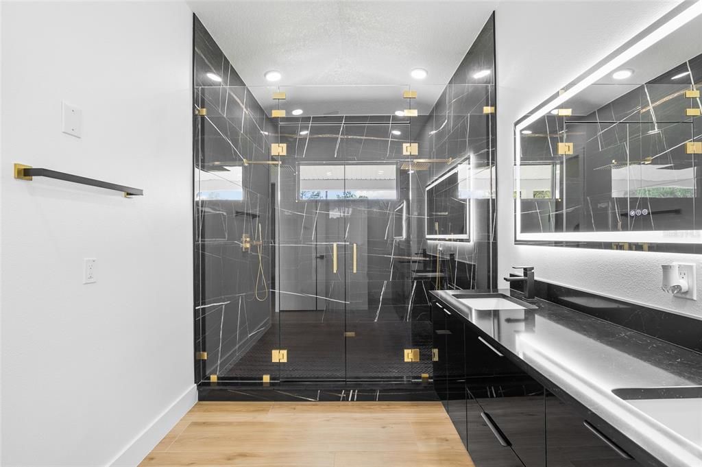 En Venta: $999,000 (3 camas, 2 baños, 2704 Pies cuadrados)