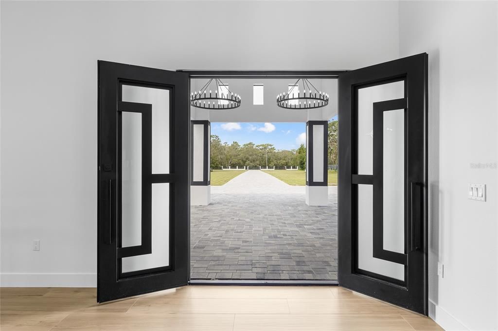 En Venta: $999,000 (3 camas, 2 baños, 2704 Pies cuadrados)