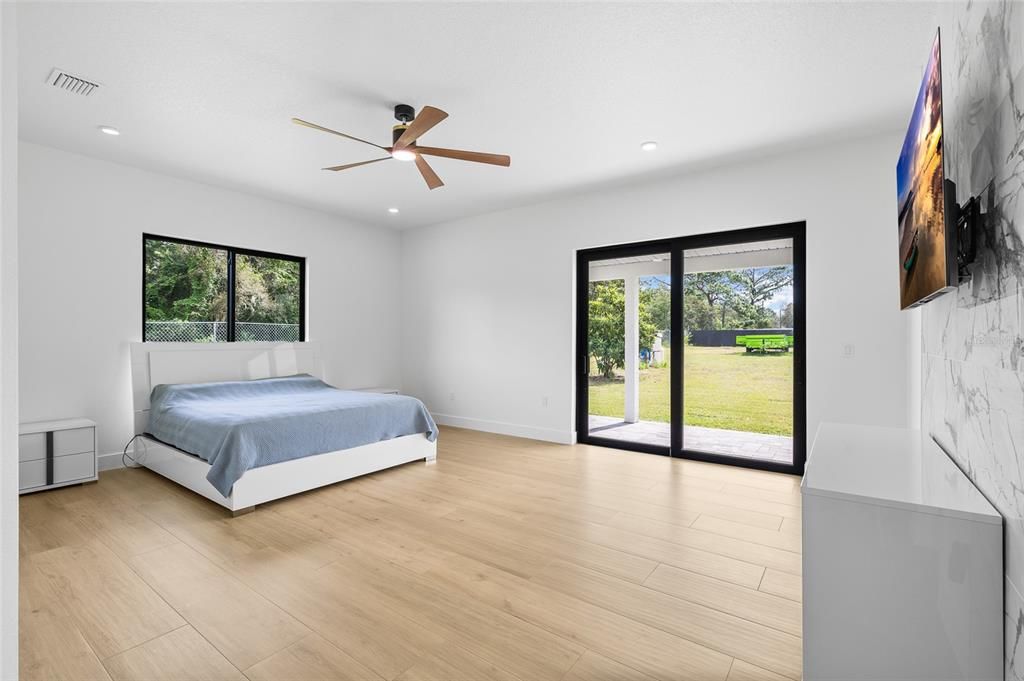 En Venta: $999,000 (3 camas, 2 baños, 2704 Pies cuadrados)