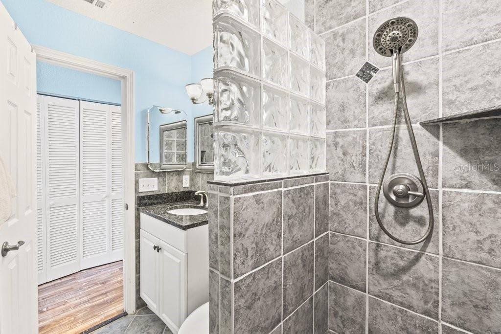 На продажу: $689,000 (2 спален, 2 ванн, 1064 Квадратных фут)