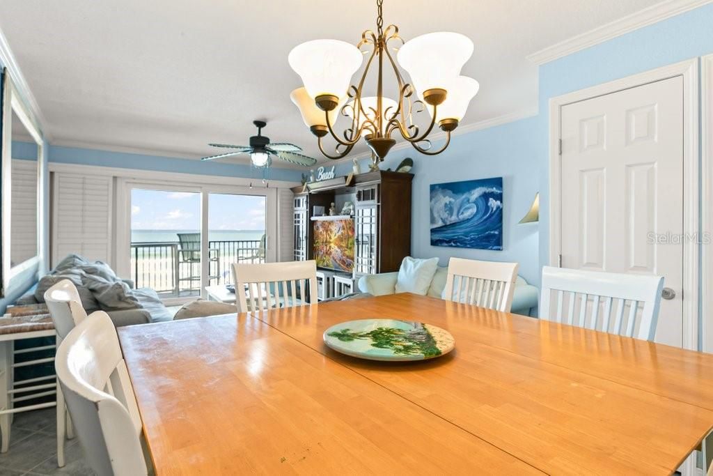 На продажу: $689,000 (2 спален, 2 ванн, 1064 Квадратных фут)