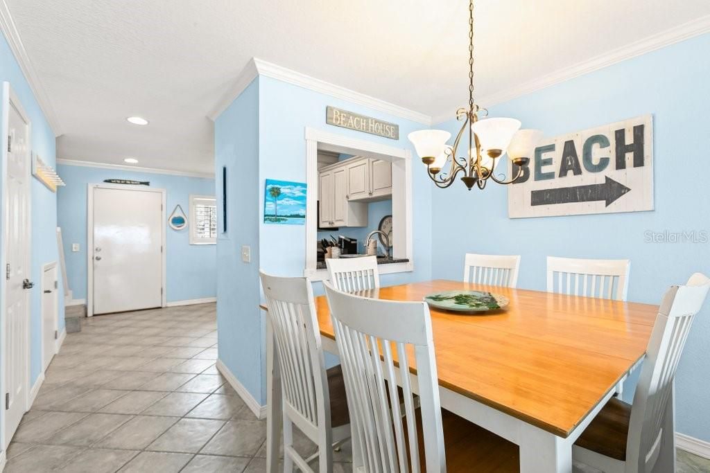 На продажу: $689,000 (2 спален, 2 ванн, 1064 Квадратных фут)