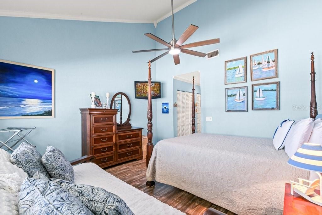 На продажу: $689,000 (2 спален, 2 ванн, 1064 Квадратных фут)