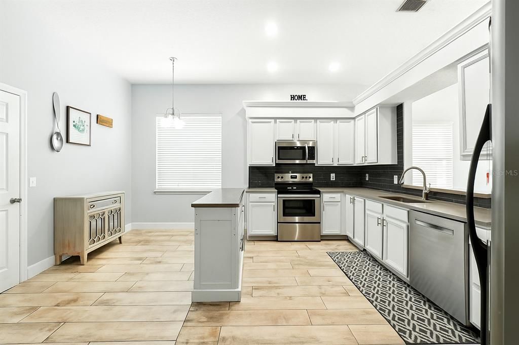 En Venta: $639,000 (3 camas, 2 baños, 1850 Pies cuadrados)