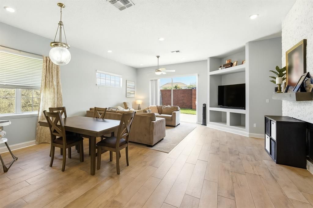 En Venta: $639,000 (3 camas, 2 baños, 1850 Pies cuadrados)