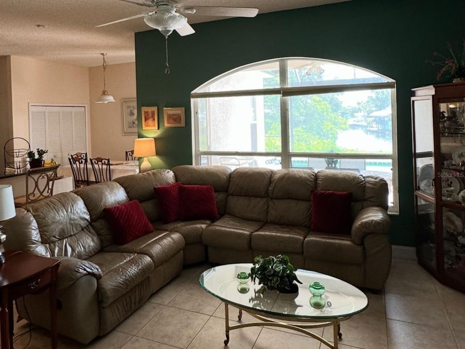 待售: $995,000 (4 贝兹, 2 浴室, 2267 平方英尺)