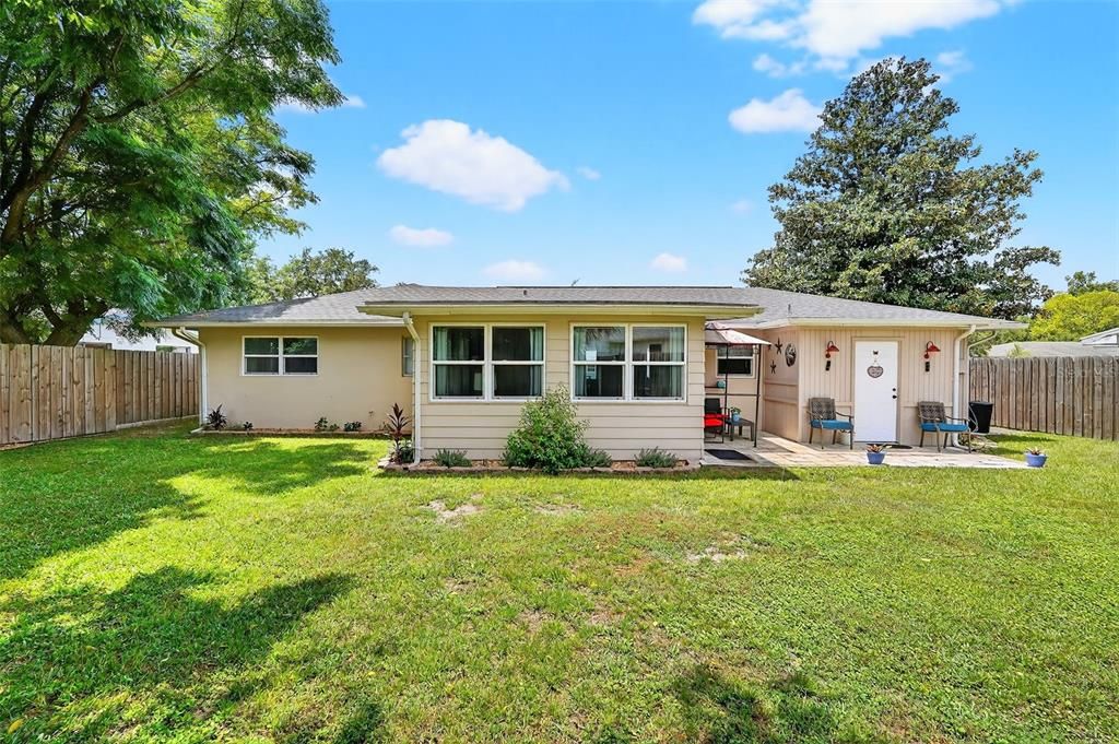 合同活跃: $199,900 (2 贝兹, 1 浴室, 1218 平方英尺)