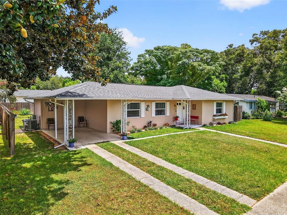 合同活跃: $199,900 (2 贝兹, 1 浴室, 1218 平方英尺)