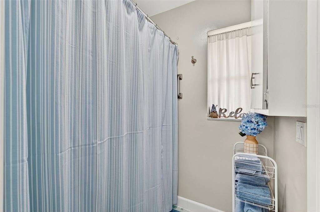 合同活跃: $199,900 (2 贝兹, 1 浴室, 1218 平方英尺)