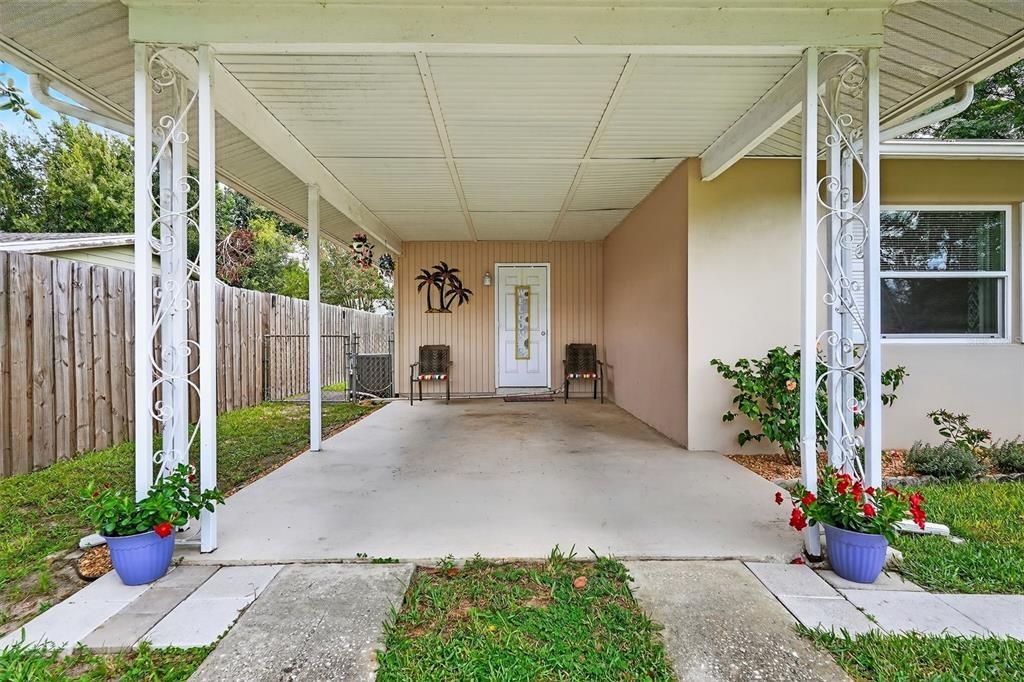 合同活跃: $199,900 (2 贝兹, 1 浴室, 1218 平方英尺)