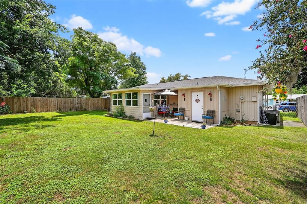 合同活跃: $199,900 (2 贝兹, 1 浴室, 1218 平方英尺)