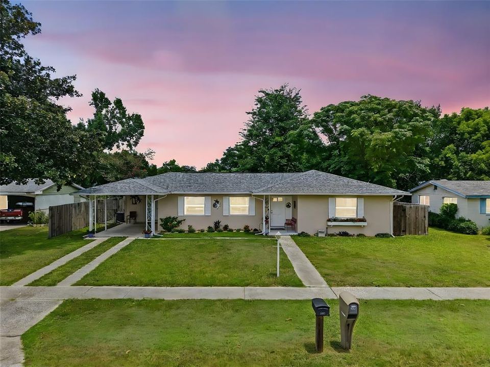 合同活跃: $199,900 (2 贝兹, 1 浴室, 1218 平方英尺)