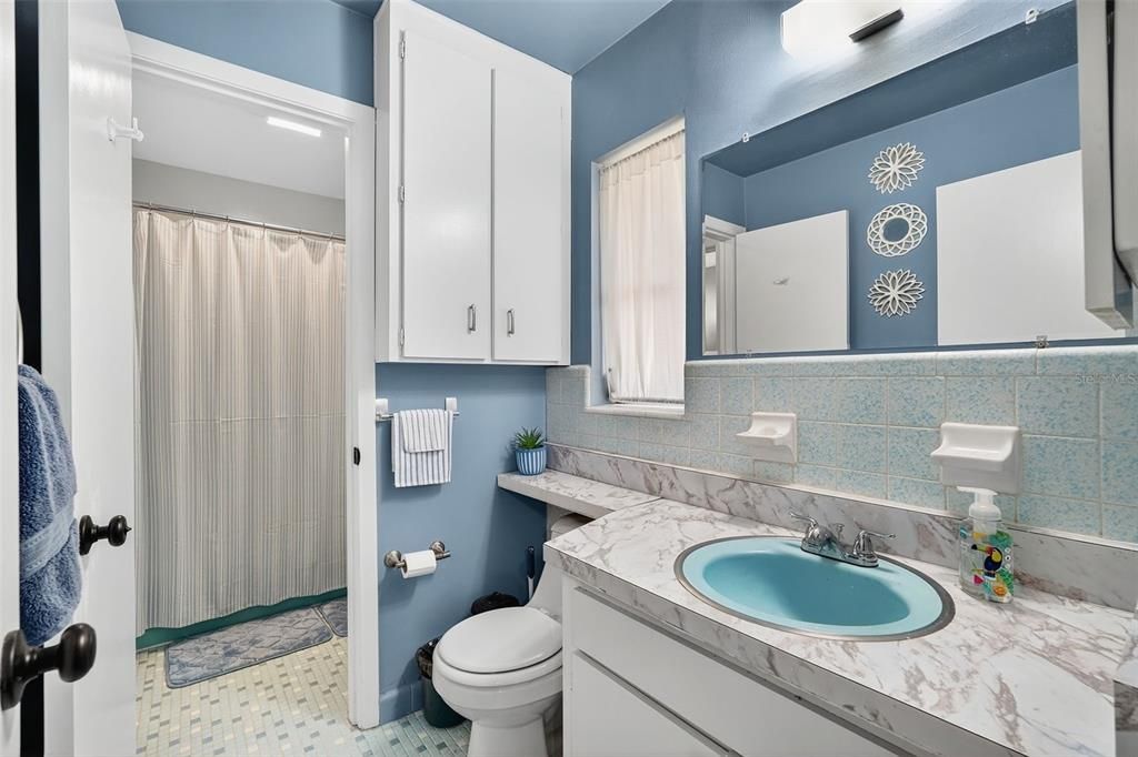 合同活跃: $199,900 (2 贝兹, 1 浴室, 1218 平方英尺)